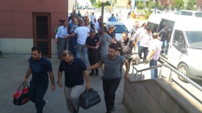 FETÖ/PDY'den Gözaltına Alınan Gardiyan Ve Hakimler Adliyede