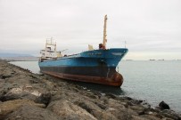 KARGO GEMİSİ - Karaya Oturan Gemi Kurtarılmayı Bekliyor