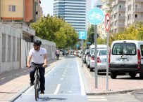 Motorlu Taşıtları Olmasına Rağmen 23 Yıldır Bisiklet Kullanıyor