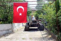 ARAZİ ARACI - Darbecilere Kızdı 'Tank' Yaptı