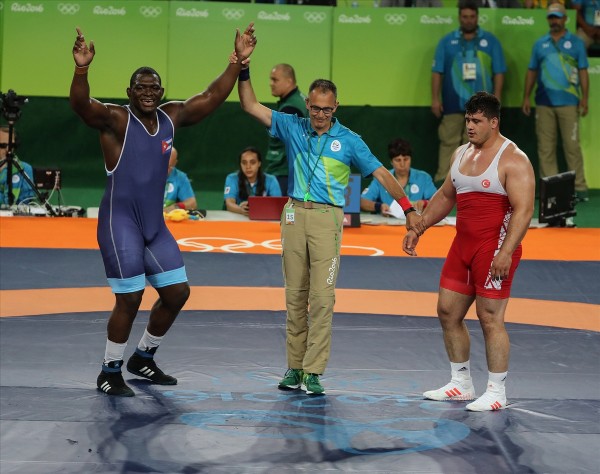 Rıza Kayaalp gümüş madalya kazandı.