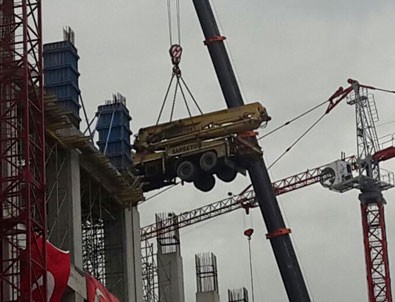 Beton mikserinin pompası üçüncü kata yetişmeyince