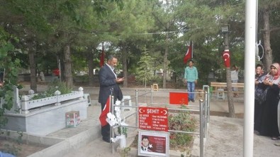 Dursun Ali Erzincanlı Kahraman Şehit Astsubay Ömer Halisdemir'in Kabrini Ziyaret Etti