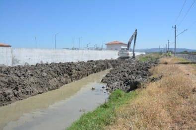 Kırkağaç'ta Dere Islahı Çalışmaları Başladı