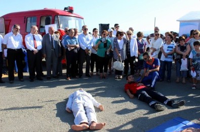 17 Ağustos Depreminde Ölenler Anıldı