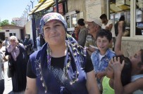 MAHKUM YAKINLARI - Afyonkarahisar'da Mahkum Yakınlarının Tahliye Sevinci