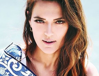 Demet Akalın: Dansçılara sinirimden başımı çarptım