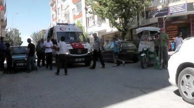 Hafif Ticari Araç, Triportöre Çarptı Açıklaması 1 Yaralı