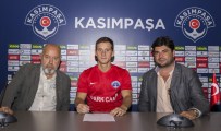Kasımpaşa Arnavut Oyuncuya İmzayı Attırdı