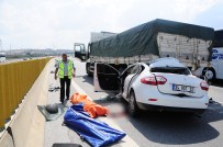 KAMYON KAZASI - Rahatsızlanan sürücü kamyona çarptı: 2 ölü