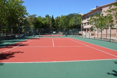 Şehzadeler Belediyesinin Eğitime Desteği Sürüyor