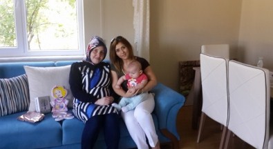 Bayan Demirtaş, Yeni Doğan Bebeğin Ailesini Ziyaret Etti