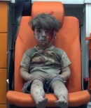 Enkazdan kurtarılan Suriyeli çocuğun insanlığı utandıran görüntüsü