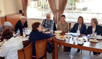 İş Adamı Rıza Güral Ve Sosyal Yardım Ve Kültür Vakfı'ndan Demokrasi Şehitlerine Yardım