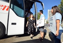 ÜCRETSİZ ULAŞIM - İzmir'e İlk Kez Gelen Öğrencilere Otogarda Sıcak Karşılama