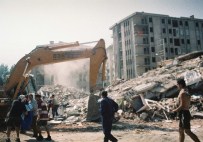 HASARLI BİNA - İzmit'in Deprem Raporu Açıklandı