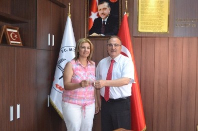 Kilis'te İlk 5'E Girerek Üniversiteyi Kazanan Öğrenciler Ödüllendirildi