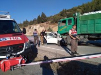 NECATI YıLMAZ - Önce Takla Attı, Sonra Kamyonun Altına Girdi