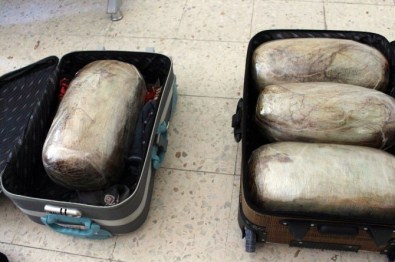 Valizden 32 Kilo Esrar Çıktı