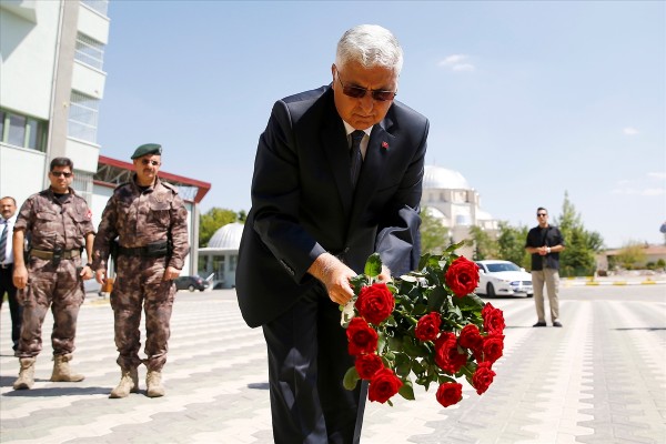 Özel'den Gölbaşı Özel Harekat Daire Başkanlığı'na ziyaret