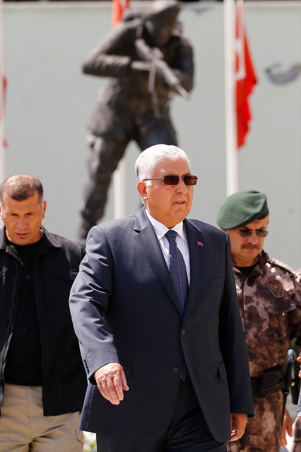 Özel'den Gölbaşı Özel Harekat Daire Başkanlığı'na ziyaret