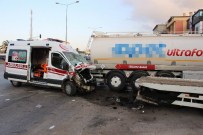 TANKER ŞOFÖRÜ - Ambulans İle Tanker Çarpıştı Açıklaması 3 Yaralı