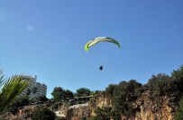 AMBULANS HELİKOPTER - Antalya'da Paraşütçüler Yasağa Direniyor