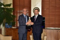 BAYRAM HEDİYESİ - Bakan Özhaseki Başkan Yılmaz'ı Ziyaret Etti