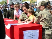 Bitlis'te şehit olan askerler ve korucu için tören