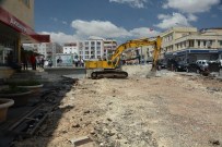 CUMA ÖZDEMIR - Cumhuriyet Meydanı Ve Otopark Girişinde Çevre Düzenlemesi