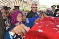 ŞEHİT BABASI - Şehit Uzman Onbaşı Mesut Demir Son Yolculuğuna Uğurlandı