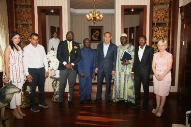 Sözlü'den Kamerun'a Asfalt Yol Yapımında Yardım Sözü