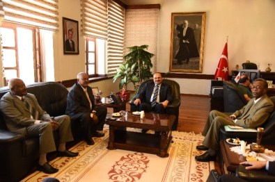 Sudan'dan Gelen Heyet, Rektör Aydın'ı Ziyaret Etti