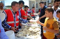 İHSAN KARA - Türk Kızılayı Şehitler İçin Bin 500 Kişiye Yemek Verdi