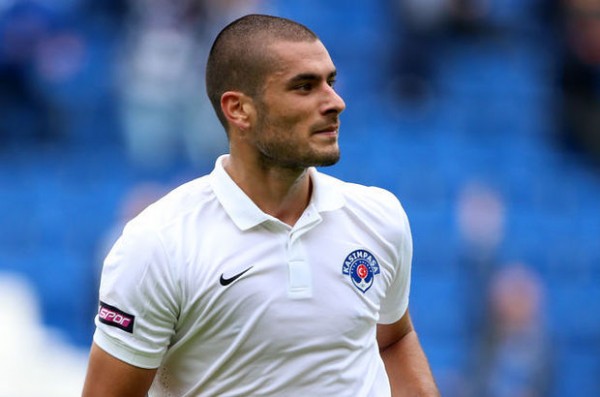 G.Saray yıldız futbolcuyu renkerine bağladı