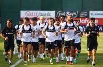 VELİ KAVLAK - Adriano, Beşiktaş İle İlk Antrenmanına Çıktı