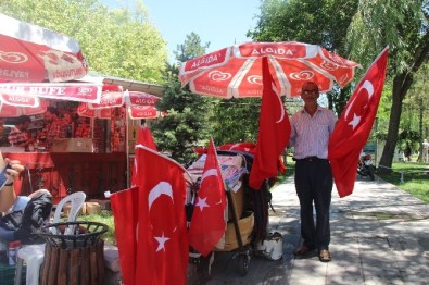 Aksaray'da Bayrak Satışları Patladı