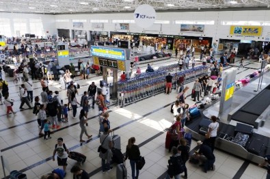 Antalya'ya 7 Ayda 48 Bin 837 Rus Geldi