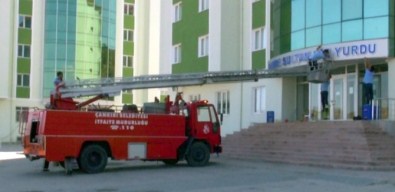 Çankırı'da FETÖ Yurtlarının Tabelaları Söküldü