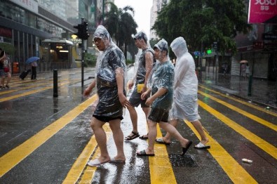 Hong Kong'u Nida Tayfunu Vurdu