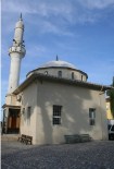 Rize'de Tarihi Cami Yıkıldı