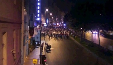 Şişli'de Askerin, 15 Temmuz Gecesi Vatandaşlara Ateş Açması Kameralara Yansıdı