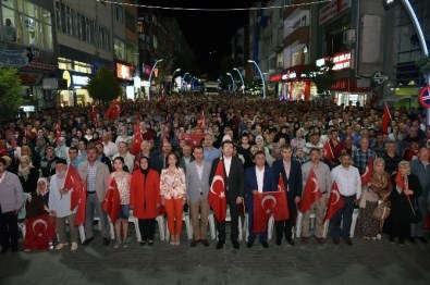 Ünlü Sanatçı Mustafa Yıldızdoğan Açıklaması 'Bu Darbe Bir Hainliktir, Şerefsizliktir'