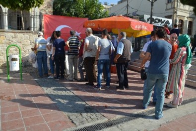 Aliağa'da, AK Partili Kadınlardan Şehitler İçin Lokma Döktürdü