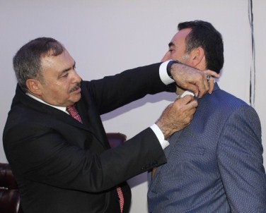 Bakan Eroğlu, AK Parti'ye Katılanlara Rozet Taktı