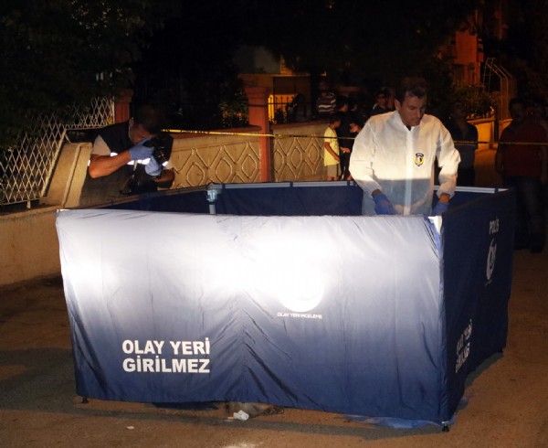 Boşandığı eşini sokak ortasında katletti