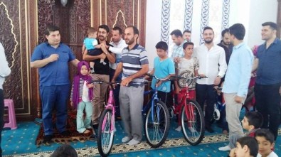Kur'an-I Kerim Öğrenen Öğrencilere Bisiklet Hediye Edildi