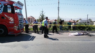 TIR'ın Çarptığı Bisikletli Adam Hayatını Kaybetti