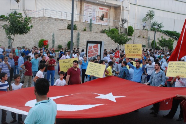 Batman'da 'teröre lanet kardeşliğe davet' yürüyüşü