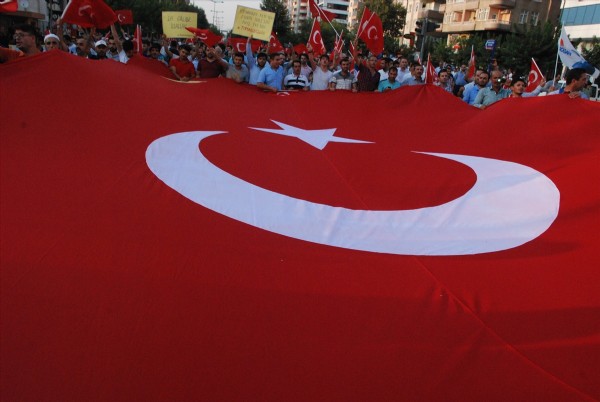 Batman'da 'teröre lanet kardeşliğe davet' yürüyüşü